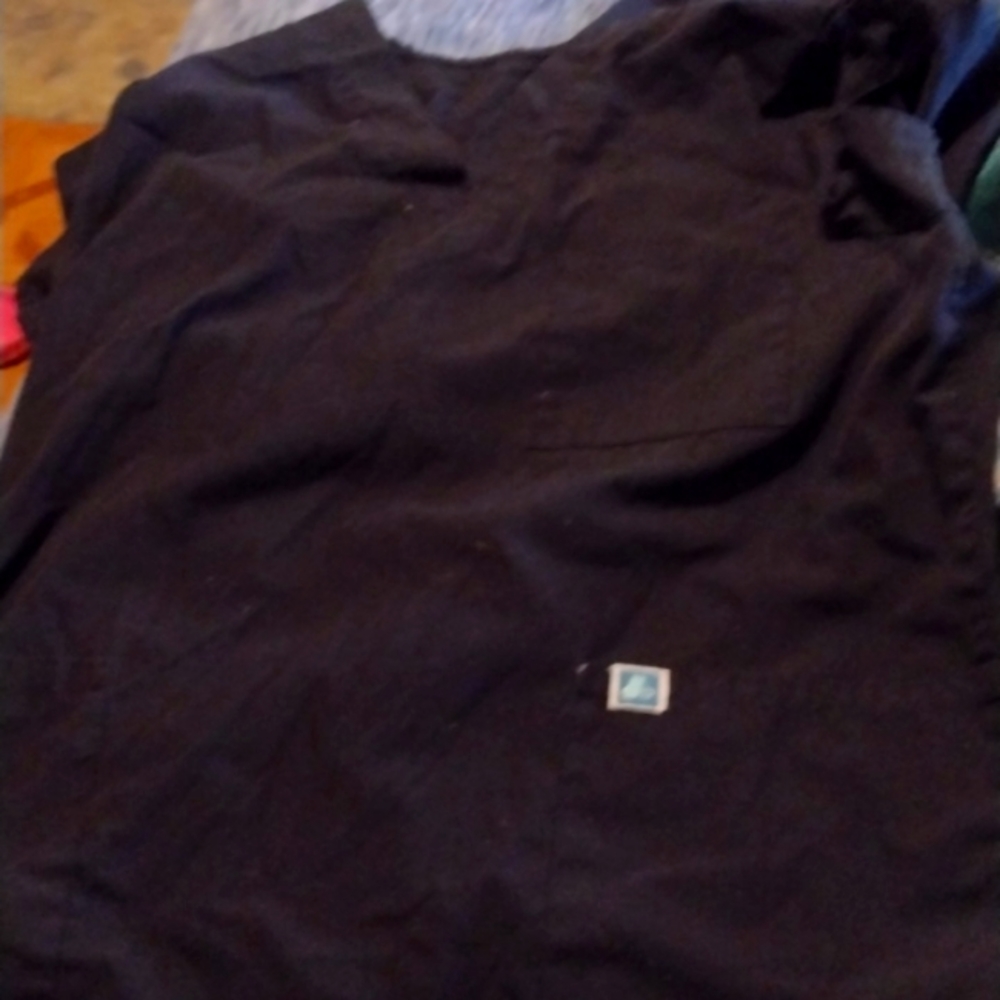 BLACK SCRUB SET INCLUDES SCRUB TOP AND BOTTOMS